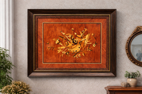 Antika Marküteri Ahşap Tablo – Müzik Temalı El İşçiliği Duvar Panosu