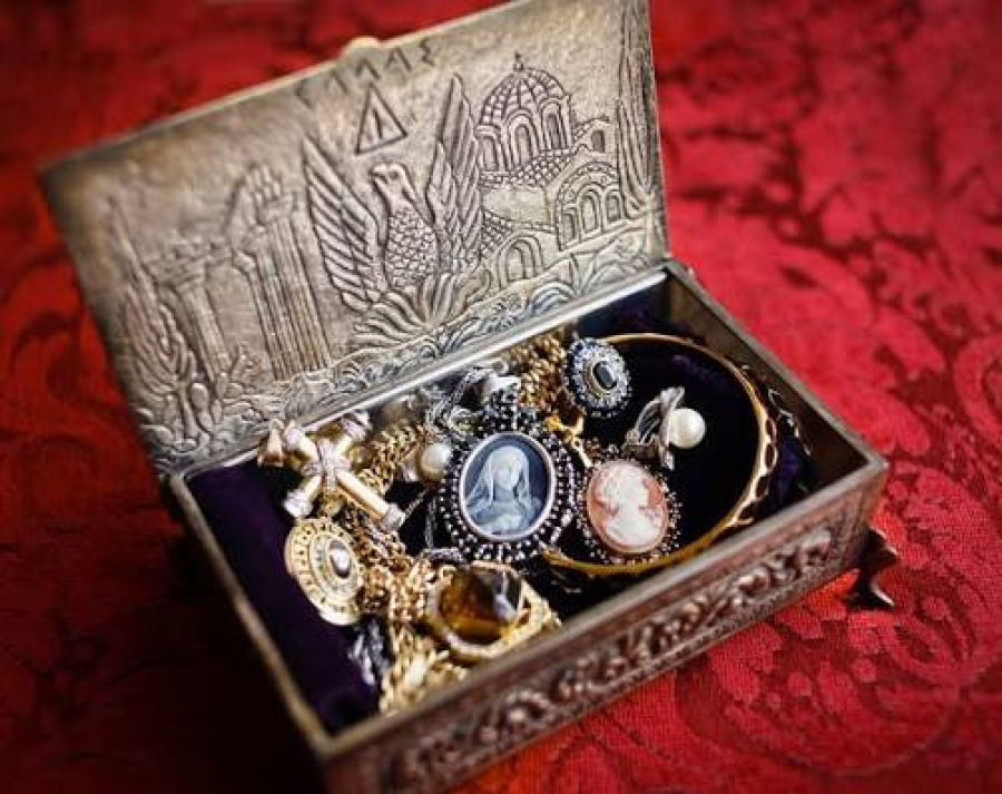 Antika Takı Alan Yerler | Nakit Antika Takı Alımı – Öncel Antika