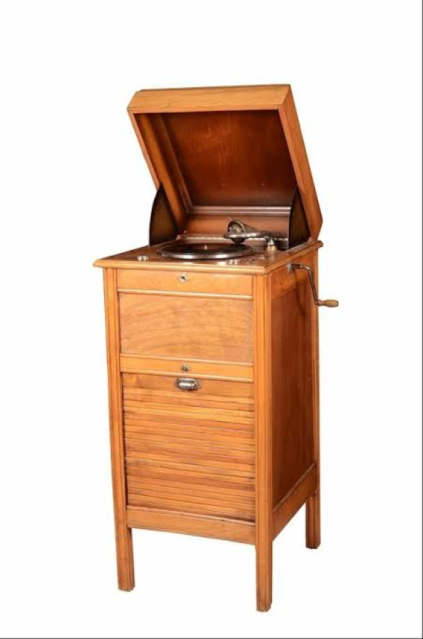 Gramofon Alan Yerler – Nakit Gramofon Alımı | Öncel Antika